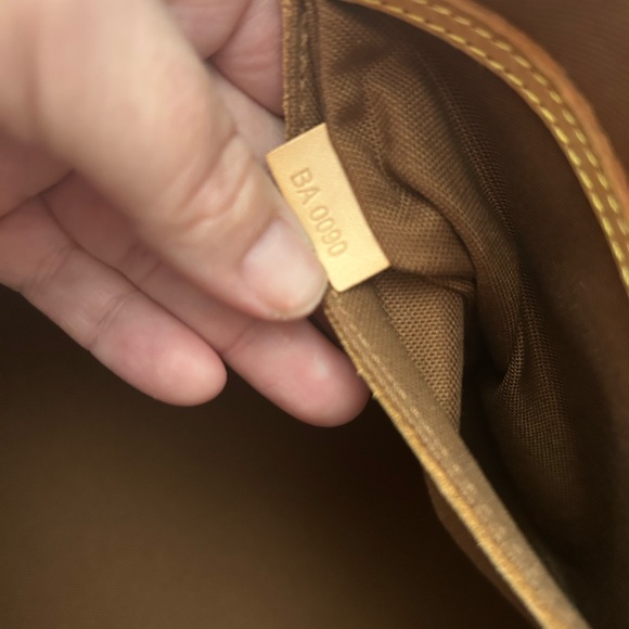 Louis Vuitton Alma bag and Clemence wallet - Picture 3 of 16